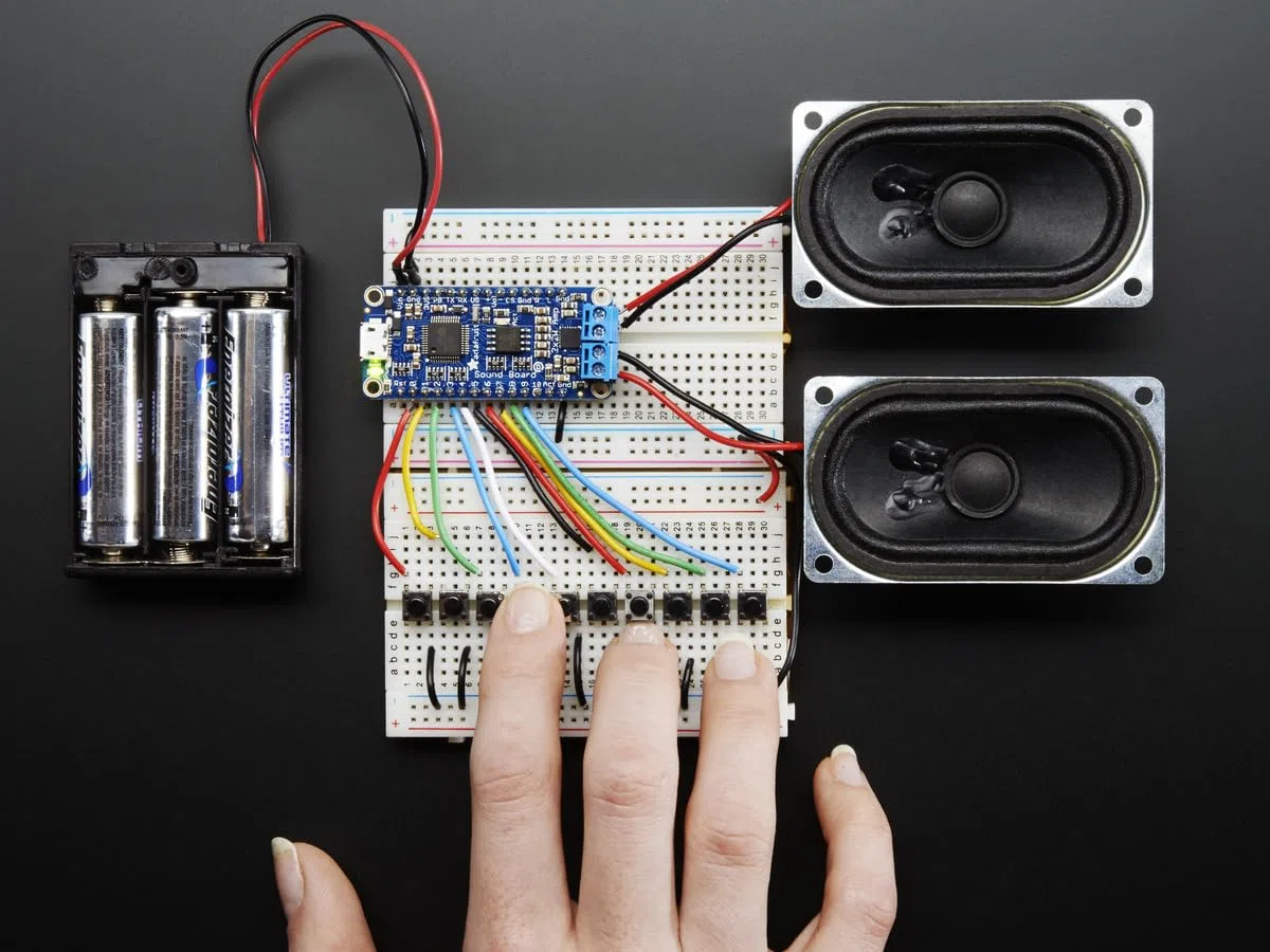 Adafruit Audio FX Sound Board + 2x2W Verstärker, WAV/OGG Trigger, 16MB, 2217