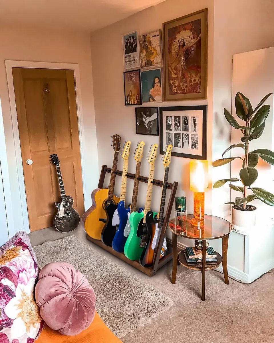STRICH Gitarrenständer aus Holz – Mehrfachständer für 5 Akustik- oder 8 E-Gitarren & Bässe, Stabiles Gitarren-Rack für Studio & Zuhause, Schonende Polsterung, SMT-10 (8er-Halter)
