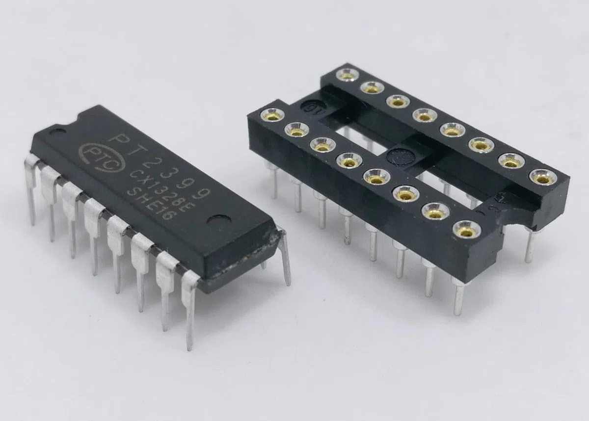 12 Stück PT2399 Echo Delay IC Chips inklusive 12 Stück 16-pin DIP Mikrochip IC Sockel