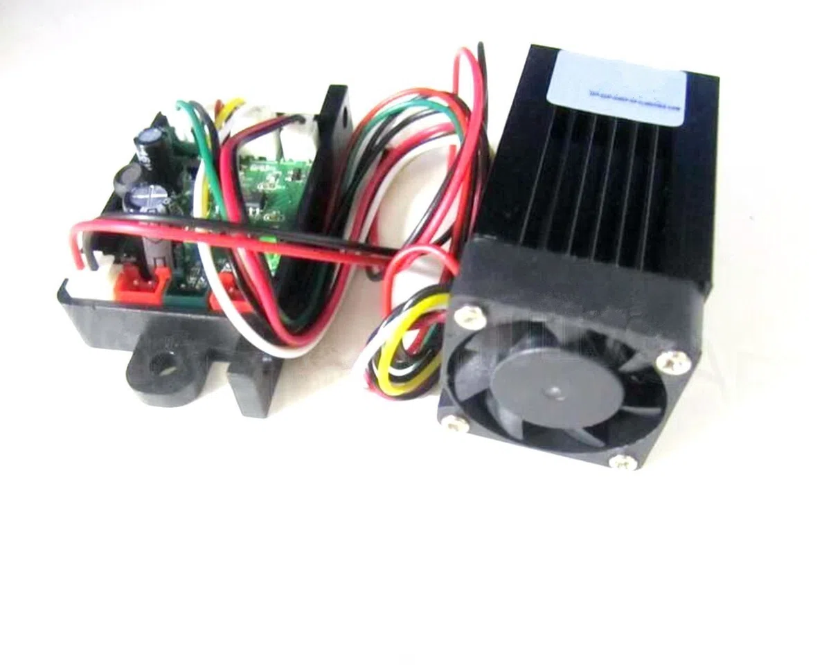 200mW 532nm grünes Laser-Modul/Fokus DC12V TTL/Kühlkörper