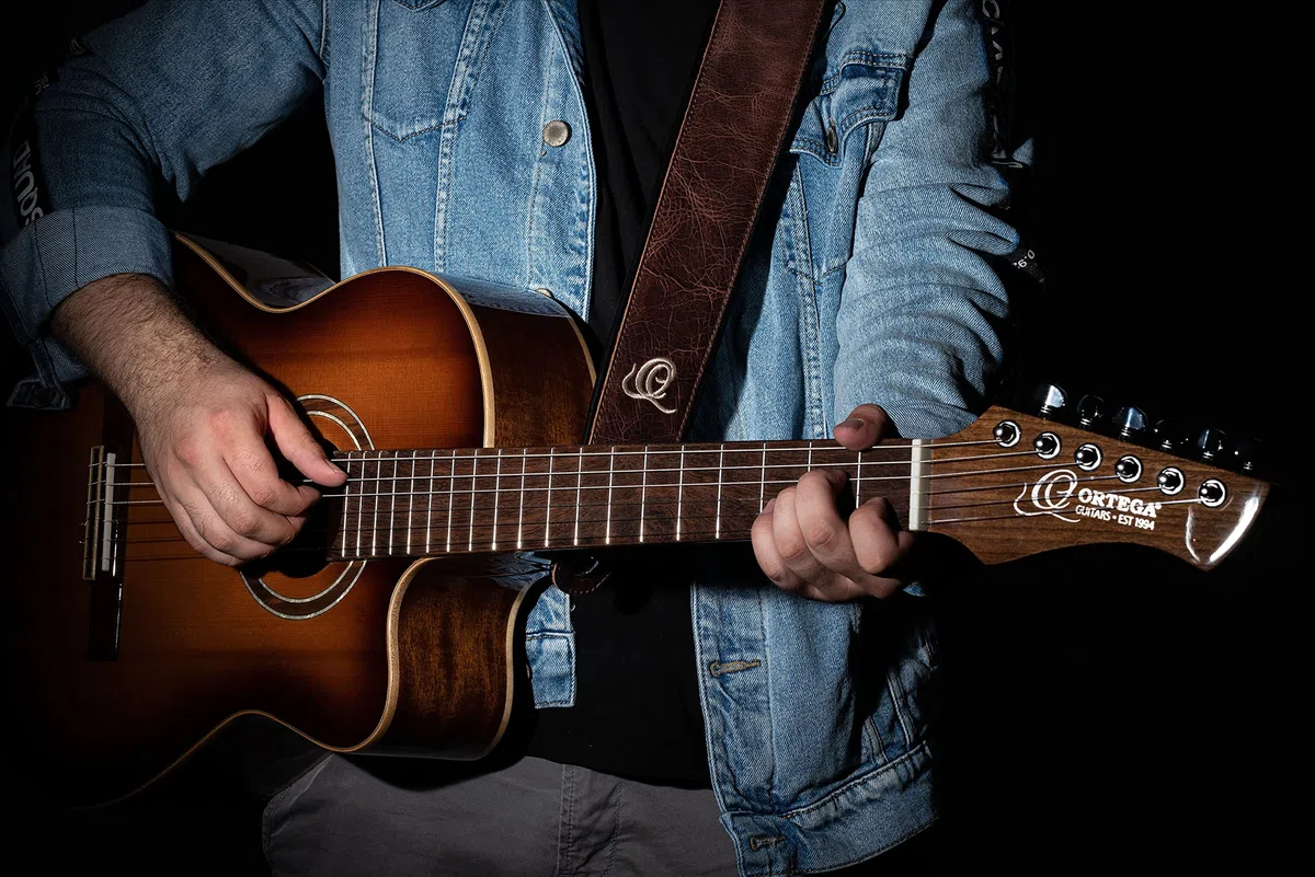 Ortega Guitars Gitarrengurt Länge Verstellbar - Akustik Gitarre / Bass, E-Gitarre, E-Bass - Classic Series - Echtleder, Vintage Brown (OSCL-4)