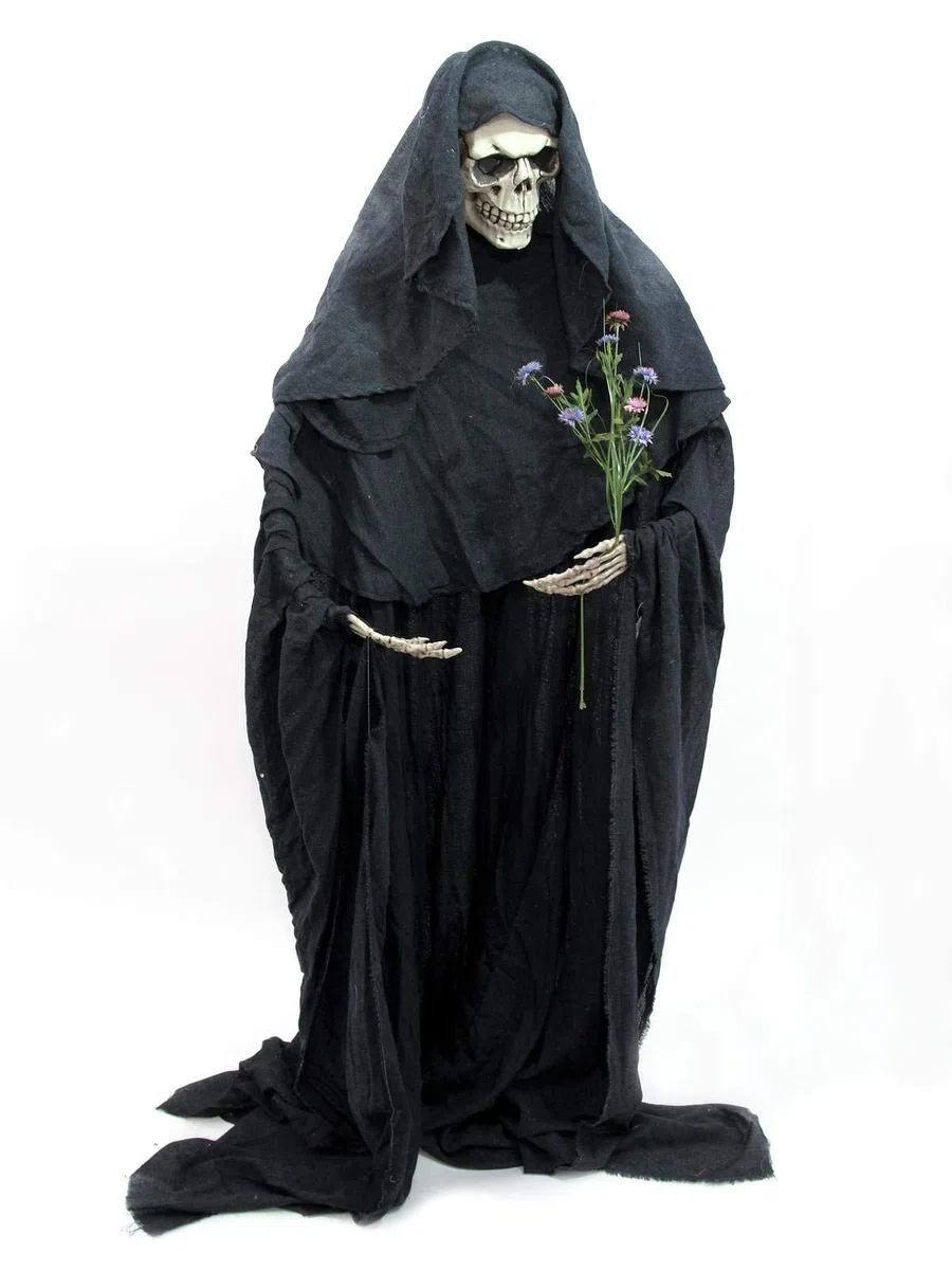 Europalms Halloween Figur Skelett formbar | Stehendes Skelett im schwarzen Umhang | Individuell zu biegen