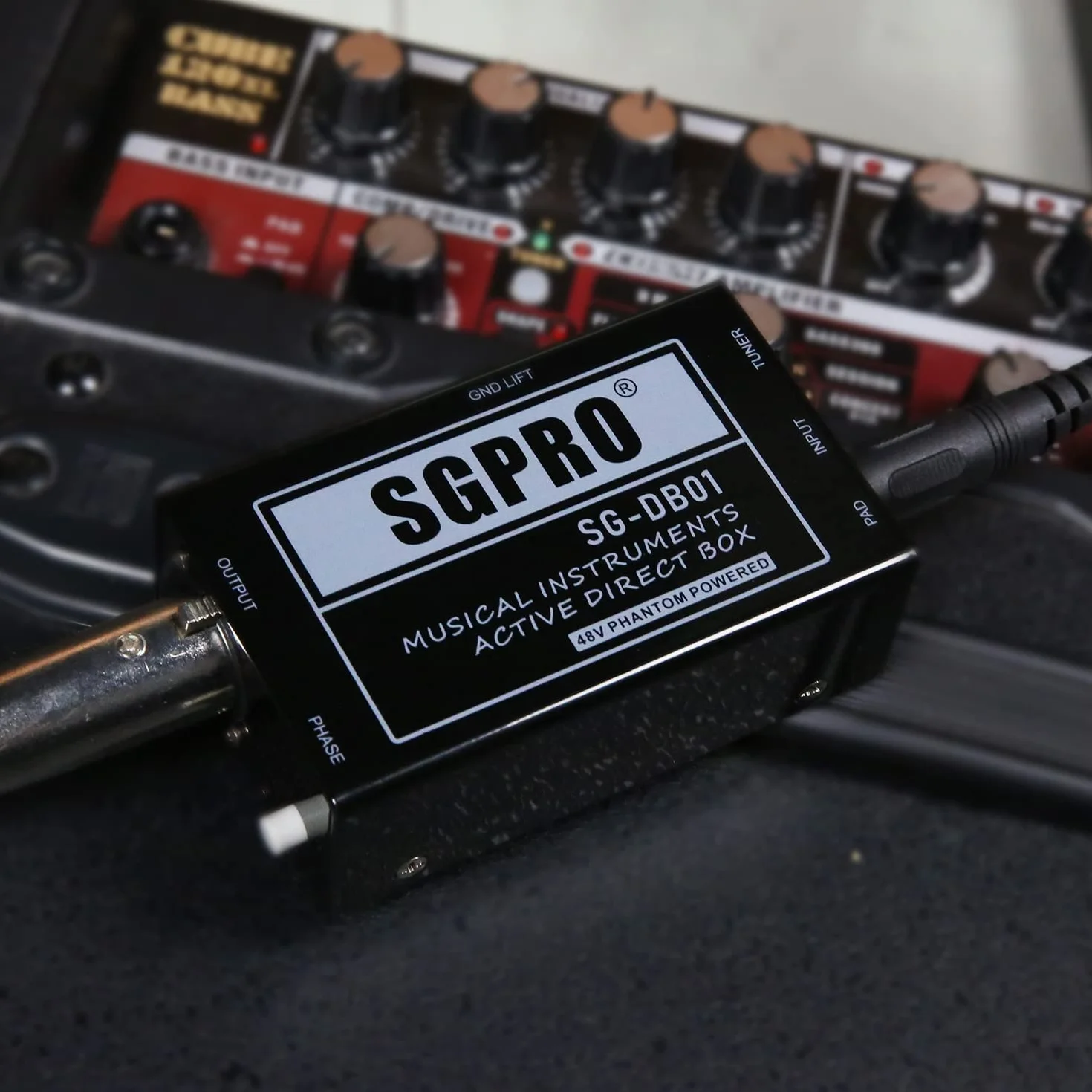 SGPRO Active Direct Box, DI-Box zur Aufnahme von Signalen für Musikinstrumente wie Gitarre und Bassgitarre Live oder Studio, 6,35 mm auf XLR, Ground Lift 48 V Phantomspeisung, kompakte Einheit