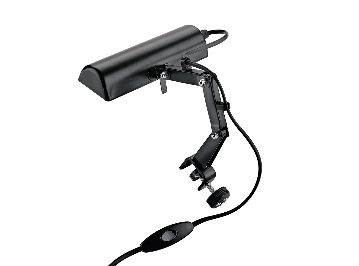K&M 122e Notenpultleuchte Schwarz – 16 cm Stahl-Lampenschirm, 2500 Lux Helligkeit, max. 25 W, 2 m Kabel-Länge