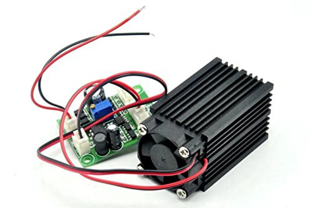 sunshine-electronics 12V 532nm Grünes Hochleistungs-Punkt-Laser-Modul 100mw TTL 0-30K HZ + Adapter